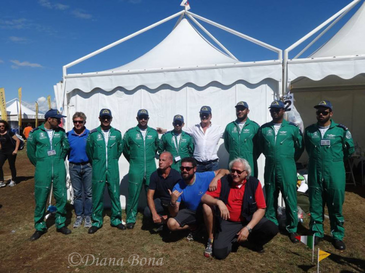 Foto di gruppo con alcuni dei presidenti Club FT (tra cui il nostro residente Roberto Fullin) e la pattuglia Acrobatica Saudita "Saudihawks"