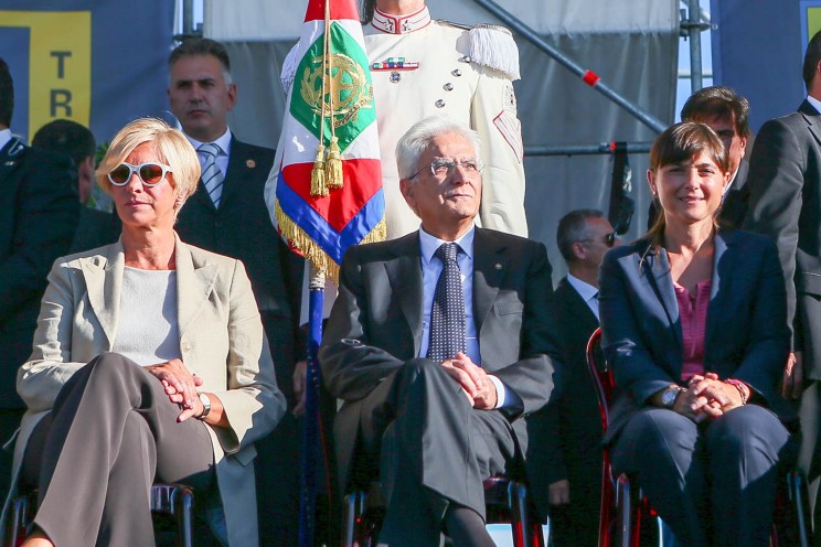 Roberta Pinotti (Ministro Difesa), Sergio Mattarella (Presidente Repubblica Italiana) e Debora Serracchiani (Presidente Regione Friuli Venezia Giulia) alla celebrazione del 55° anniversario della Pattuglia Acrobatica Nazionale (PAN) "Frecce Tricolori" - Base Aerea Militare di Rivolto 06/09/2015